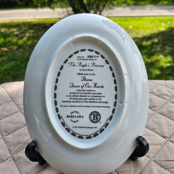 The People's Princess First Issue in the Diana: Queen of Our Hearts Collection - Picture 5 of 8